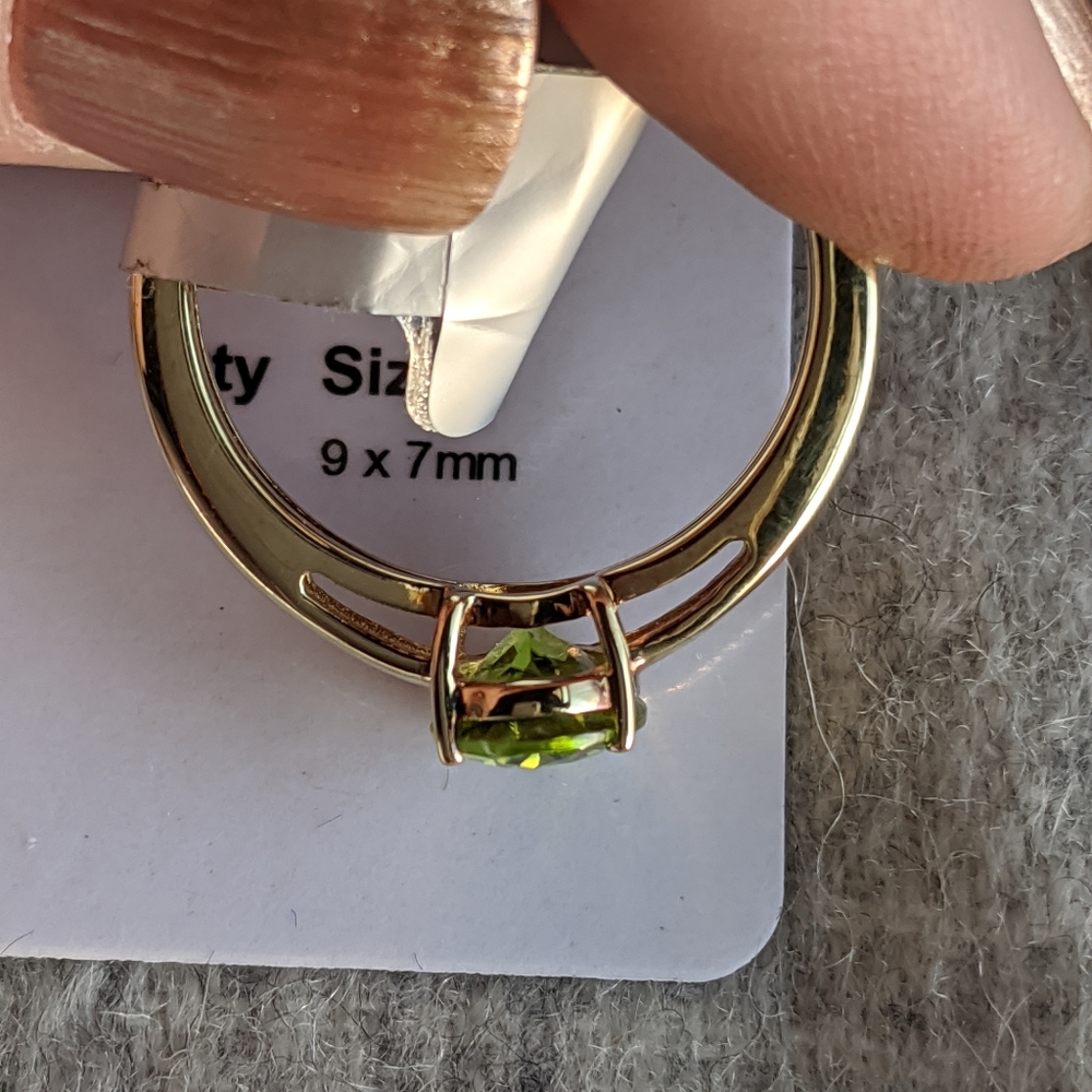 Peridot Ring - Picture 7 of 8